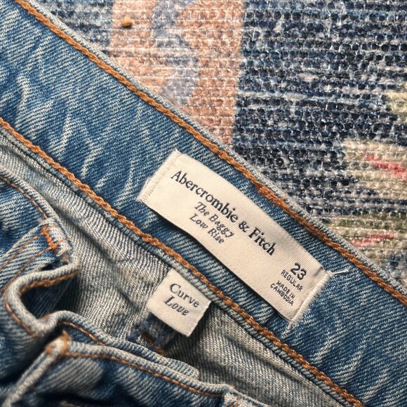 Abercrombie The Baggy Low Rise Curve Love Size 23R - Picture 4 of 5